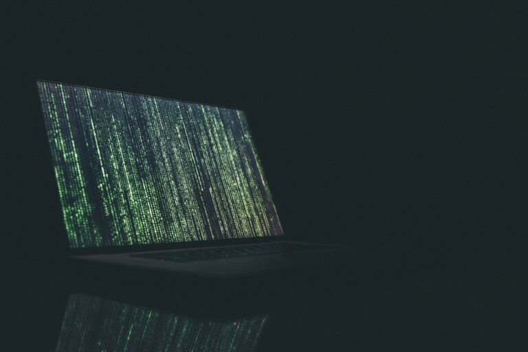 Konto_oder_PC_gehackt_Hacker_Schadsoftware_Cybersecurity_schützen_Schutz_Computer_Laptop_Sicherheit